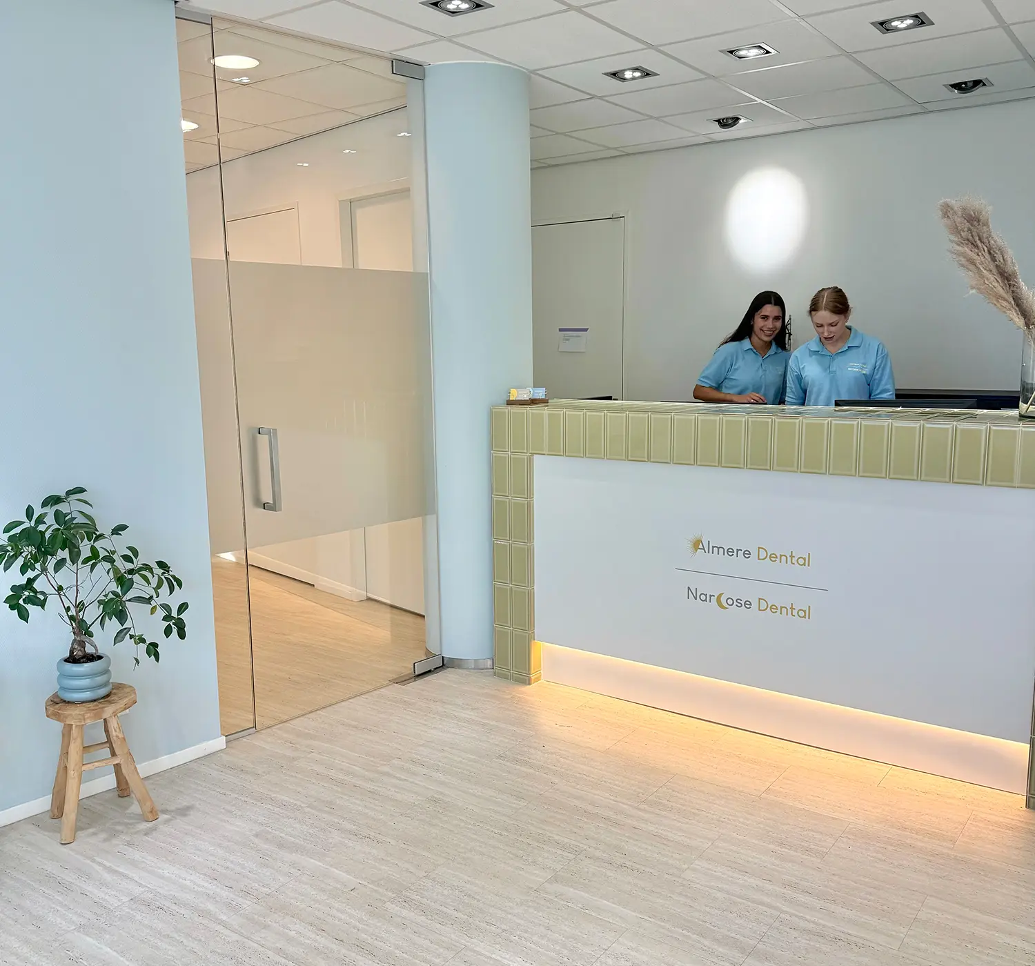 Receptie-binnenkomst-Almere-Dental-Tandartspraktijk
