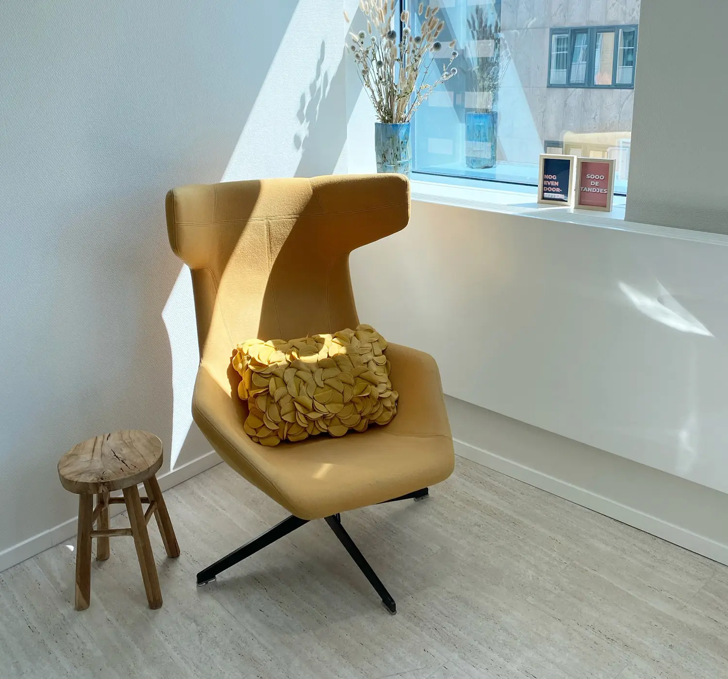 Stoel-wachtkamer-Almere-Dental-Tandartspraktijk